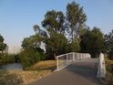 Soutok Svratka / Leskava s mostem cyklostezky přes Leskavu.