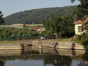 Počátek pravobřežního mlýnského náhonu, řeka Svratka, Březina.